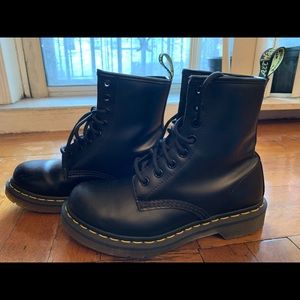 Dr. Martens 1460 Vegan Black Leather (US6/EUR37)
